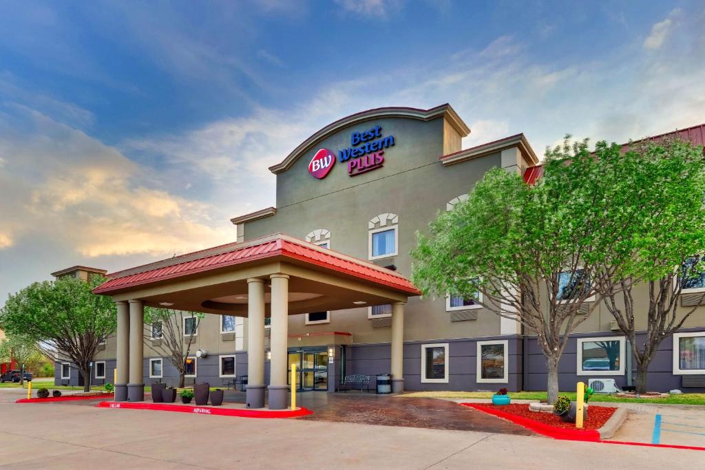 Best Western PLUS University Inn & Suites Main image 1